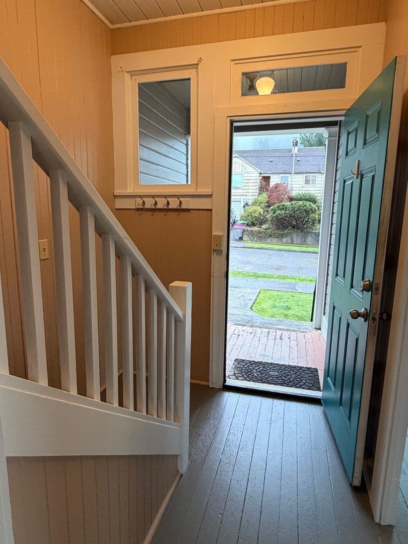 Astoria Apartment: 3356/3372/3376 Franklin Ave.