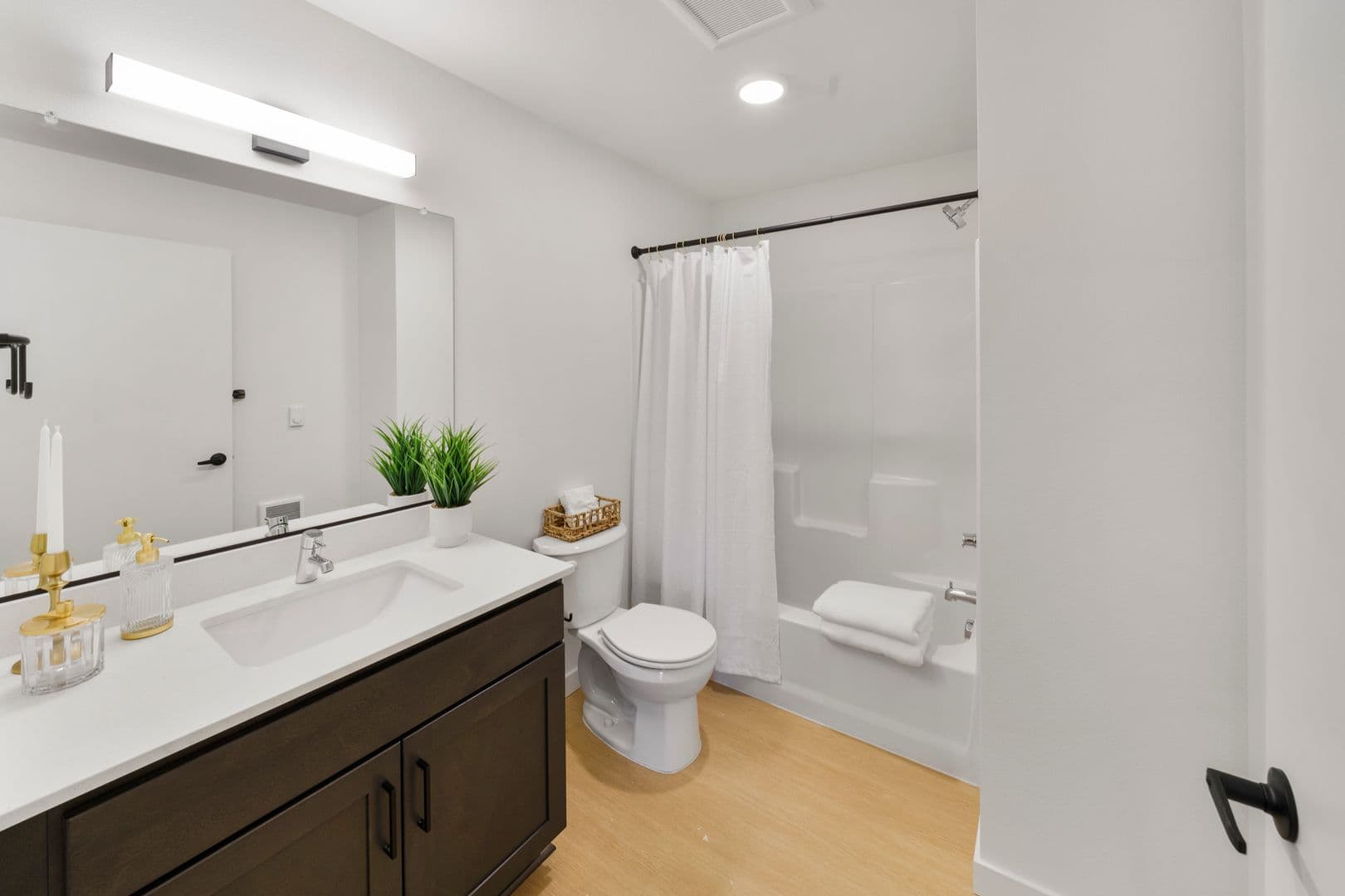Seaside Apartment: 916 S. Holladay Drive
