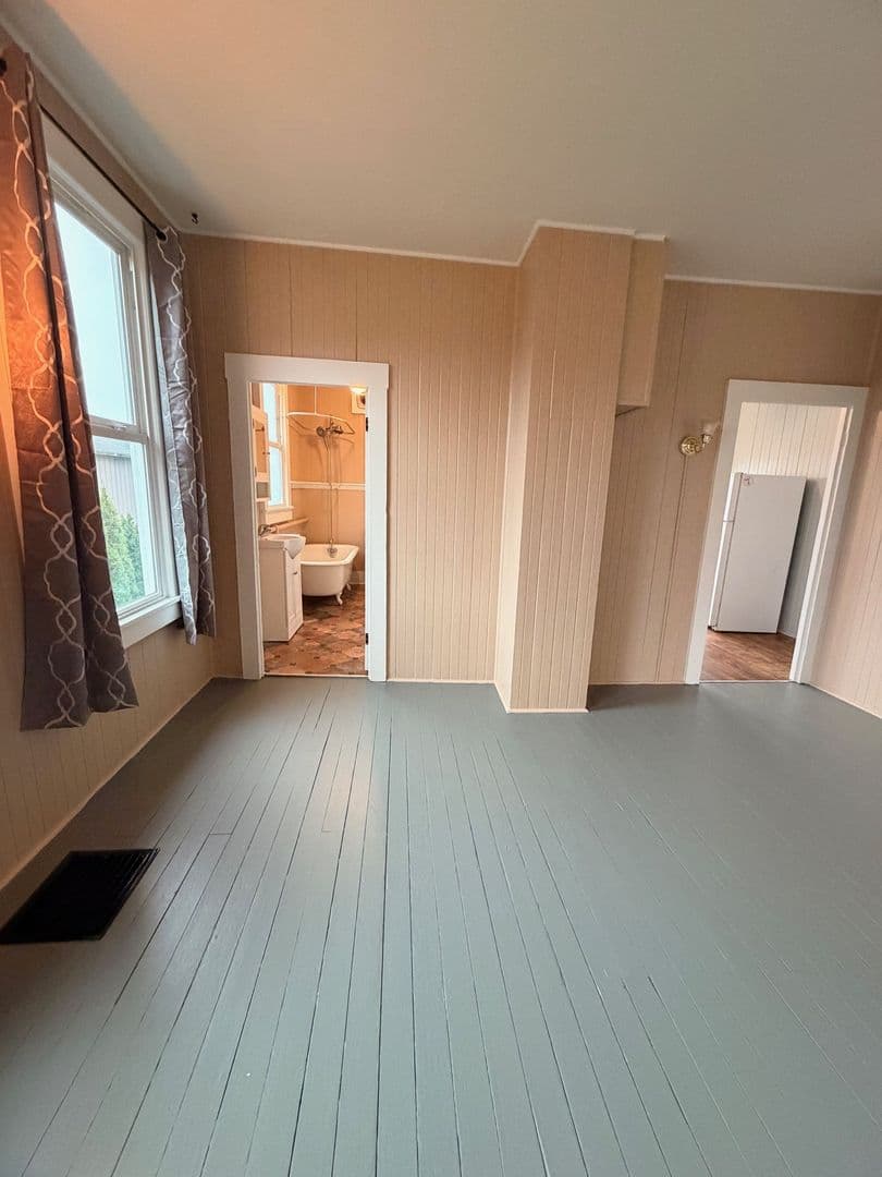 Astoria Apartment: 3356/3372/3376 Franklin Ave.
