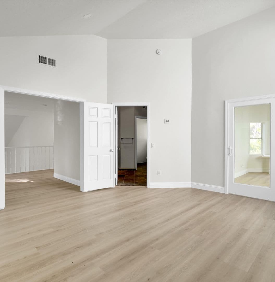 West Hills House: 8103 Valley Flores Drive