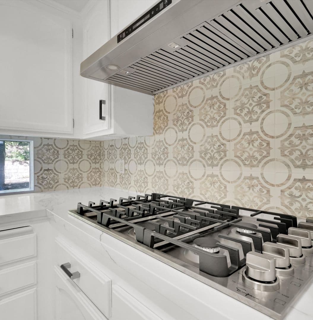 West Hills House: 8103 Valley Flores Drive