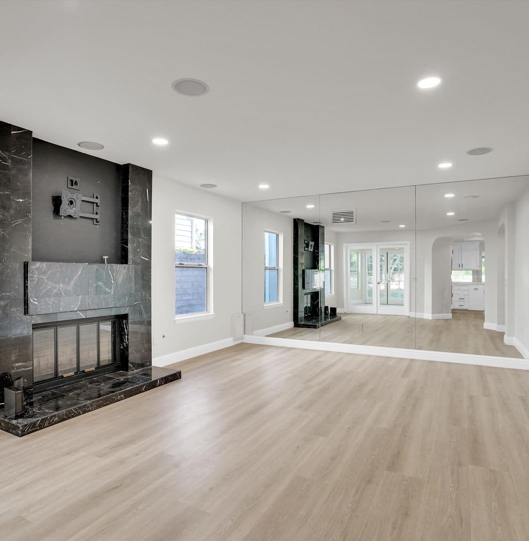 West Hills House: 8103 Valley Flores Drive