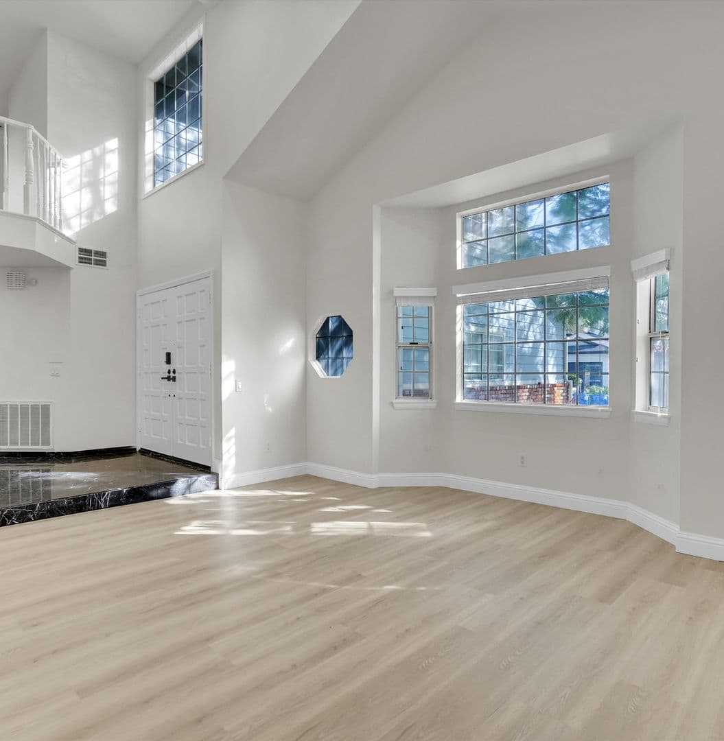 West Hills House: 8103 Valley Flores Drive