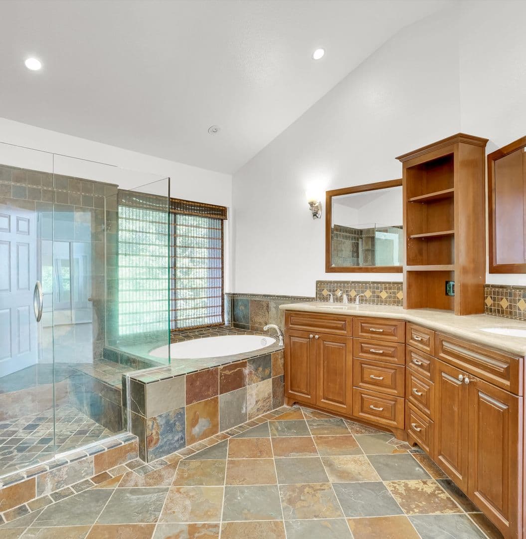 West Hills House: 8103 Valley Flores Drive