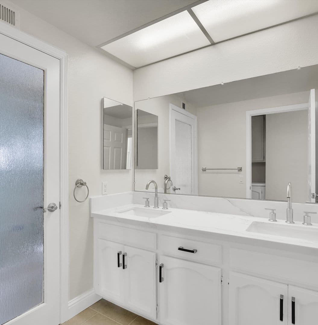 West Hills House: 8103 Valley Flores Drive