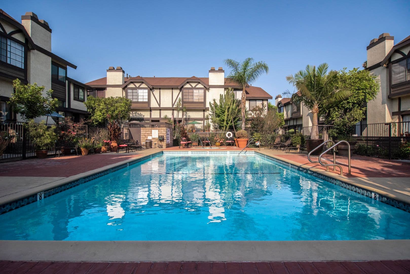 Reseda Townhome: 19355 Sherman Way, Unit 7