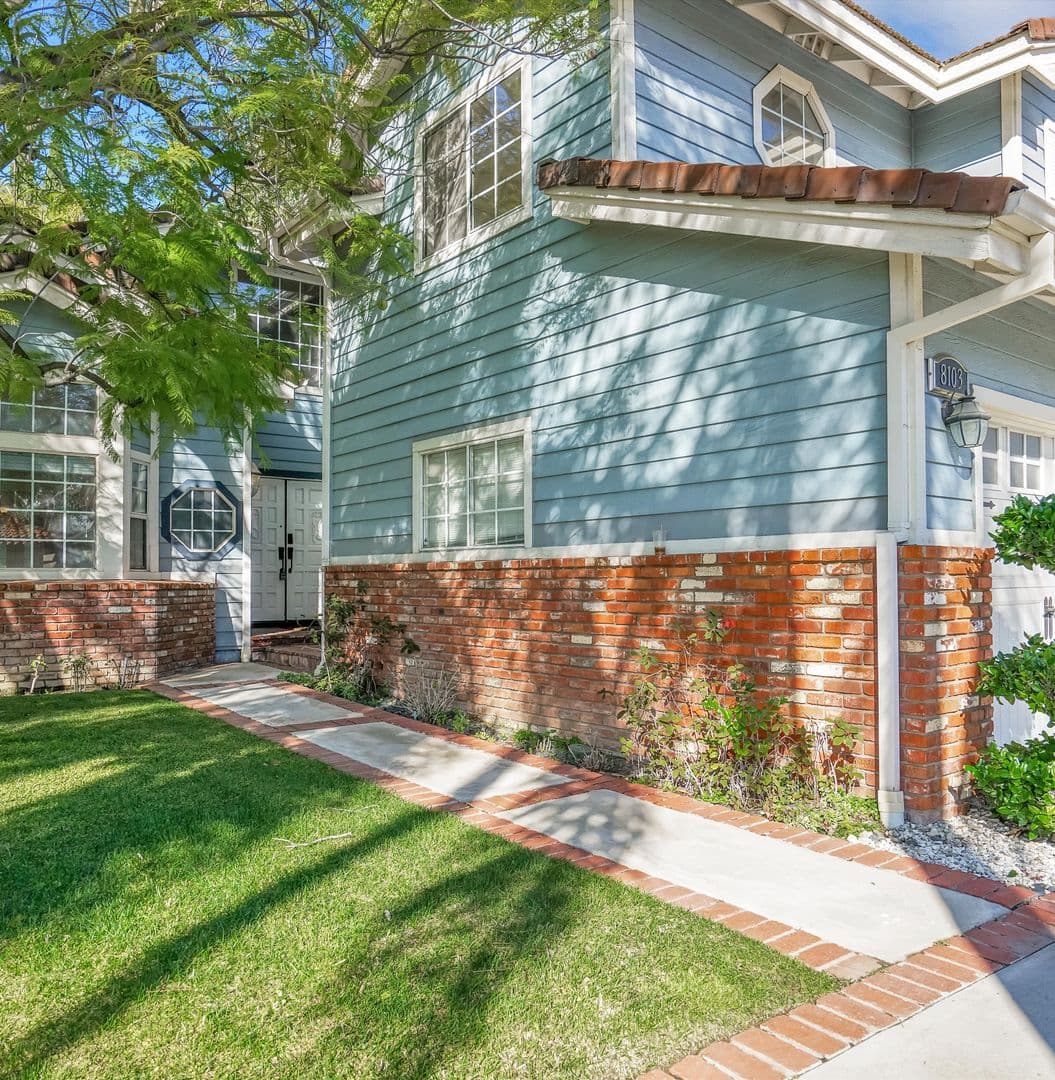 West Hills House: 8103 Valley Flores Drive