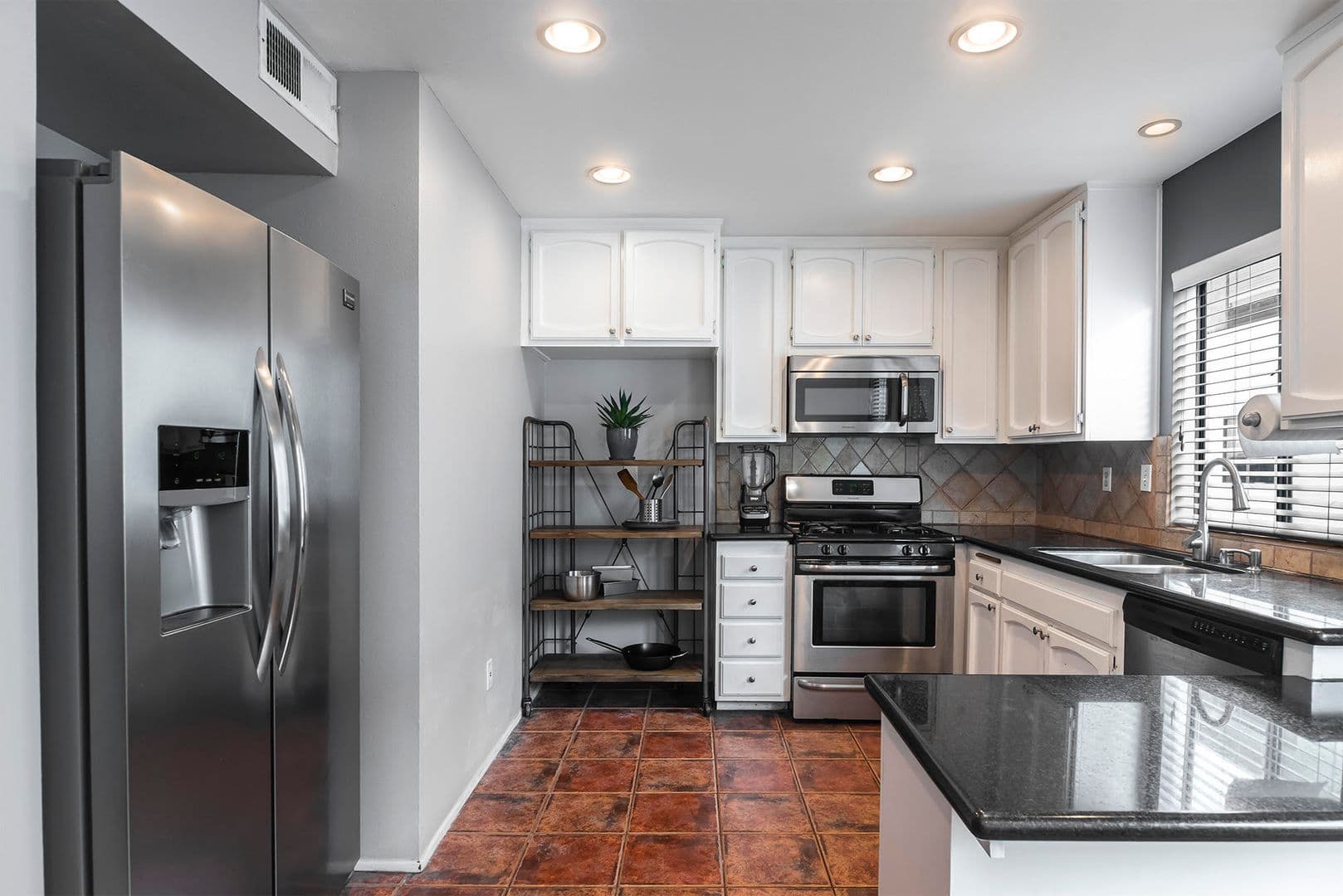 Reseda Townhome: 19355 Sherman Way, Unit 7
