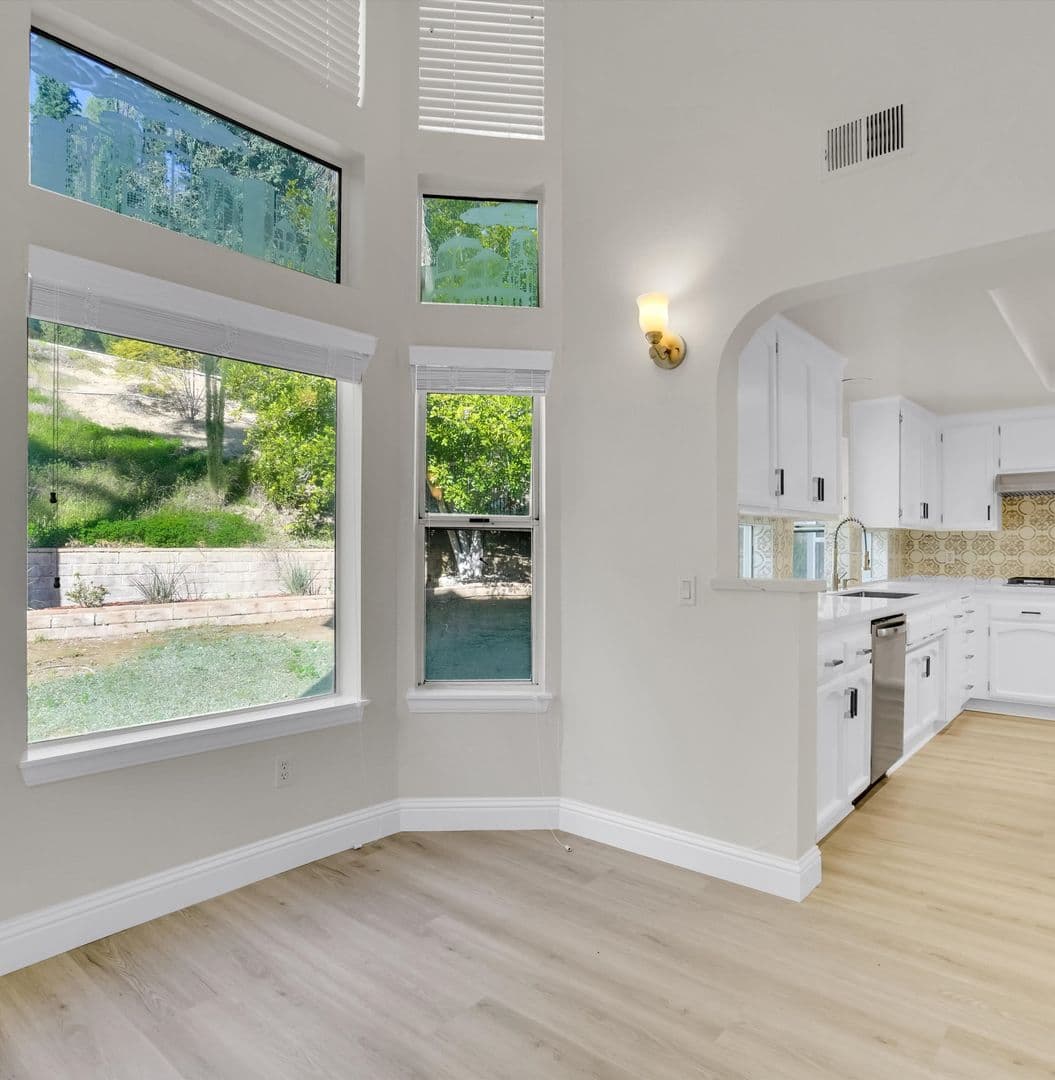 West Hills House: 8103 Valley Flores Drive