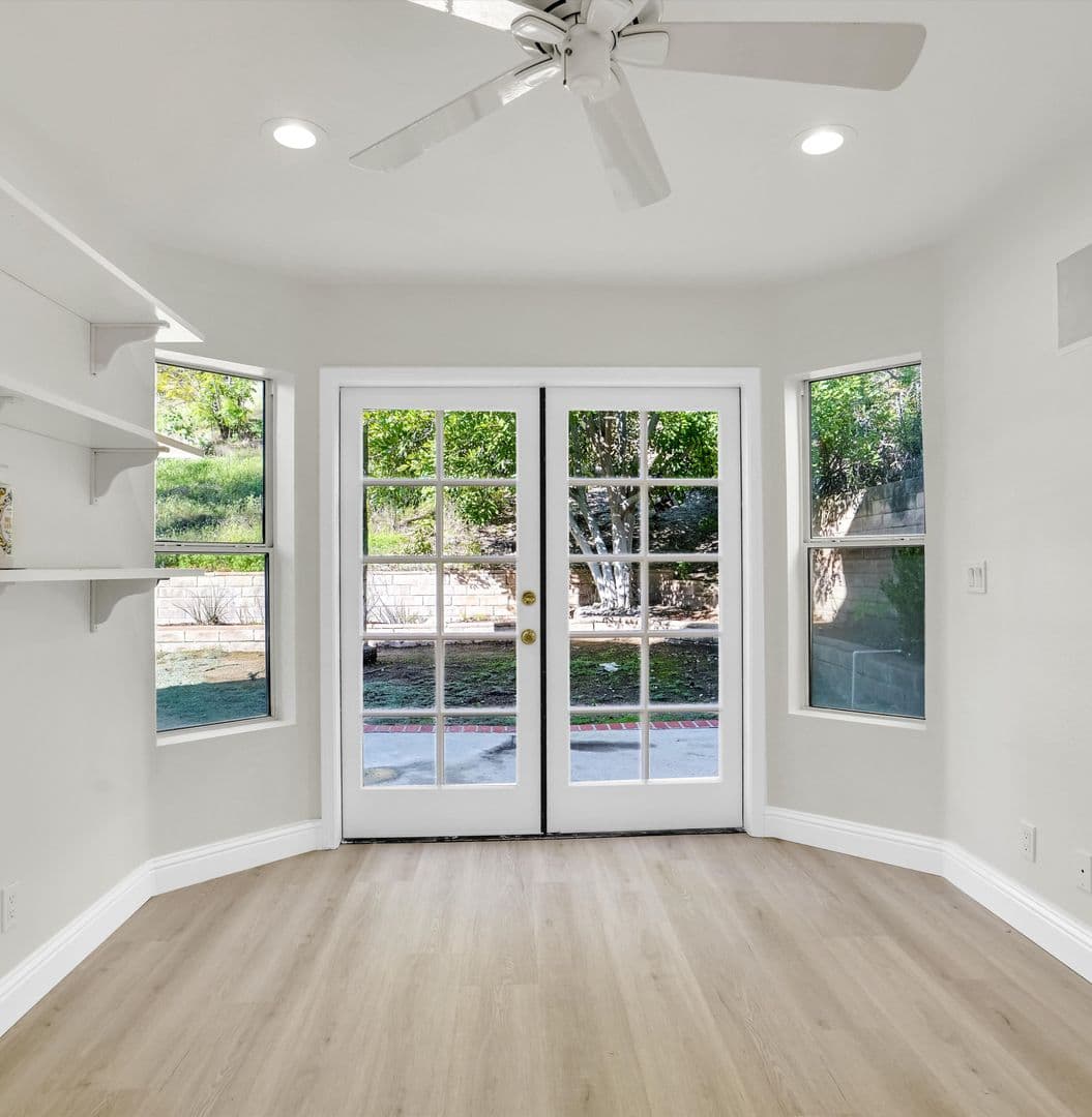 West Hills House: 8103 Valley Flores Drive