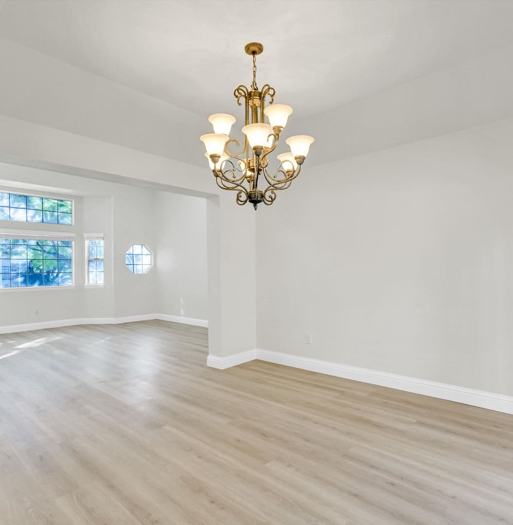 West Hills House: 8103 Valley Flores Drive