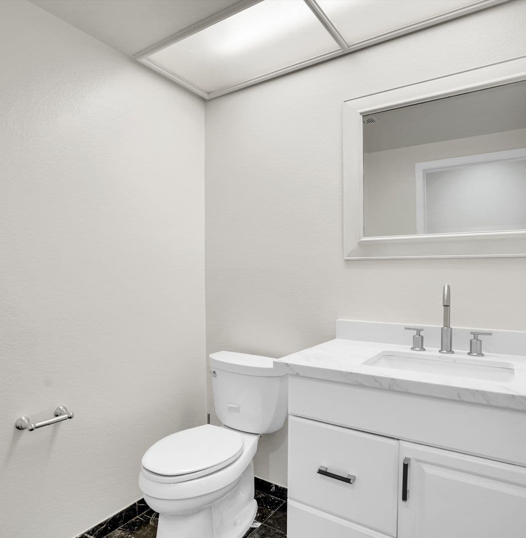 West Hills House: 8103 Valley Flores Drive