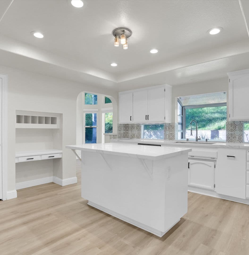 West Hills House: 8103 Valley Flores Drive