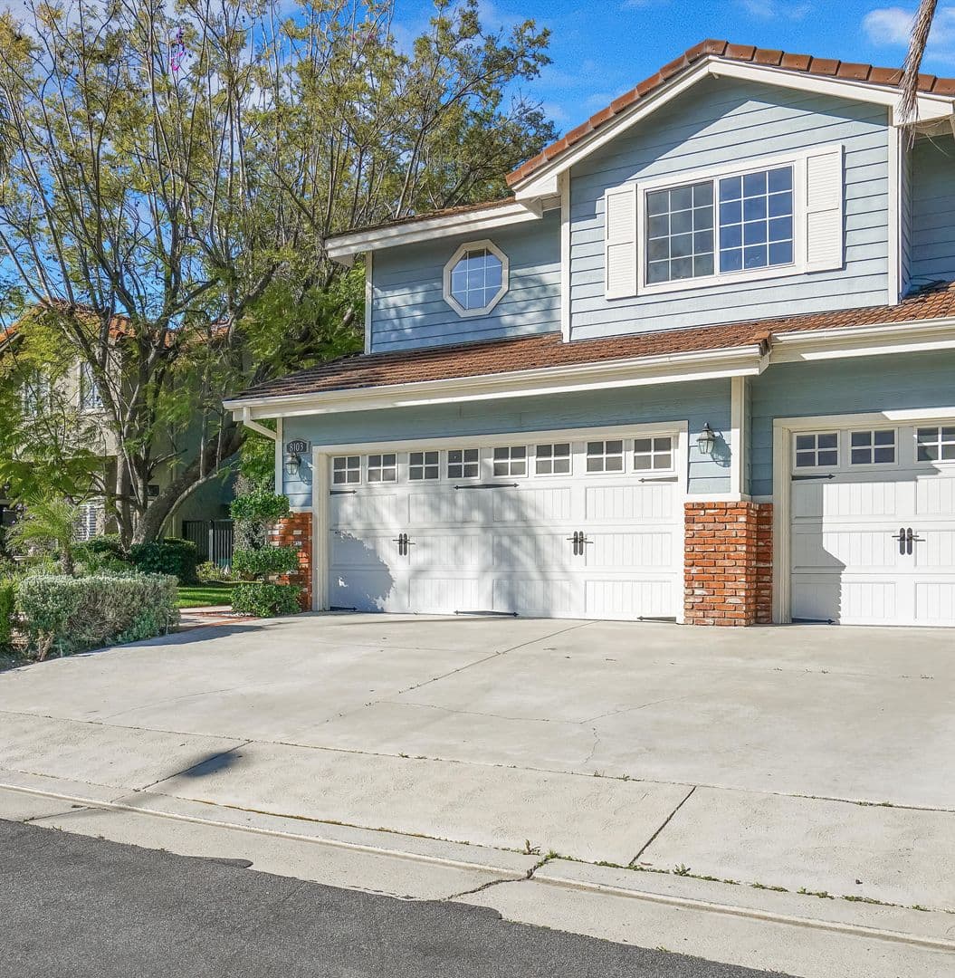 West Hills House: 8103 Valley Flores Drive