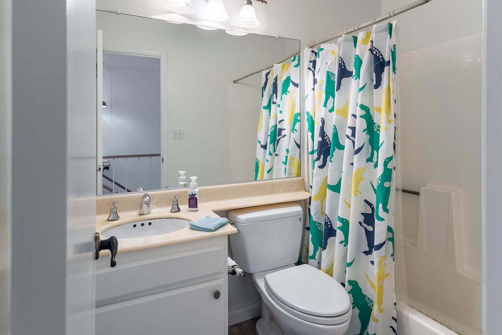 Reseda Townhome: 19355 Sherman Way, Unit 7