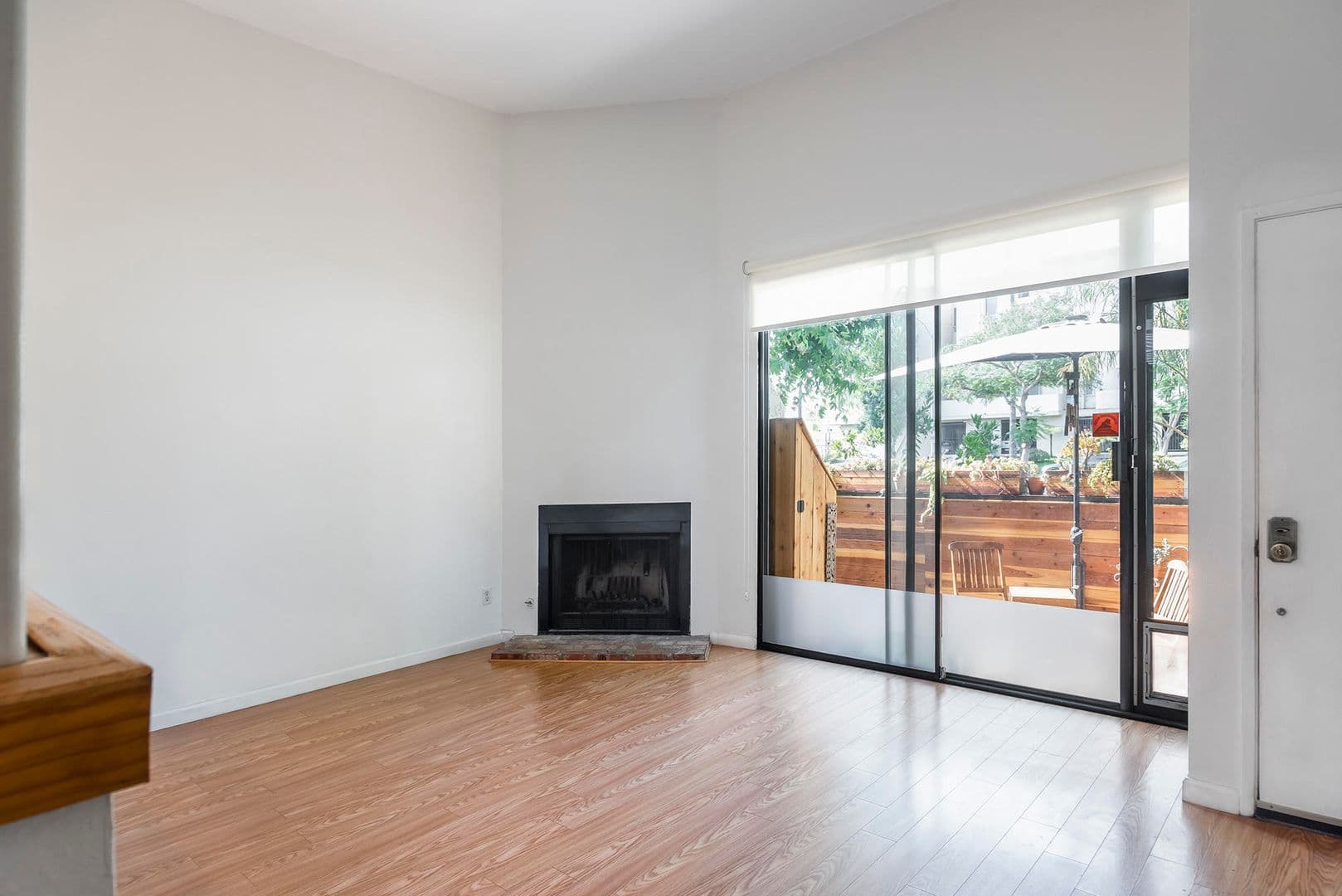 Reseda Townhome: 19355 Sherman Way, Unit 7