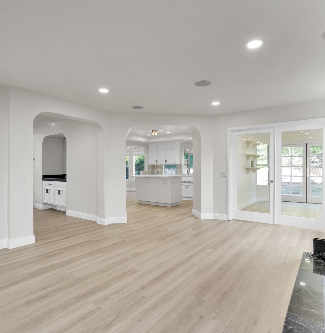 West Hills House: 8103 Valley Flores Drive