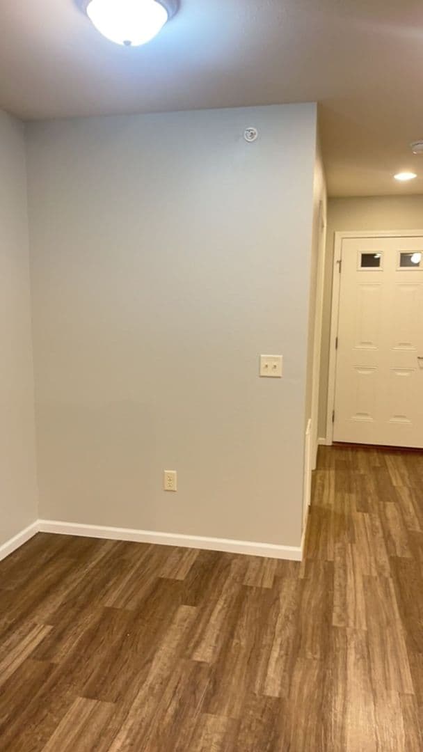 Newton Apartment: 704 Cottonwood Crossing Drive