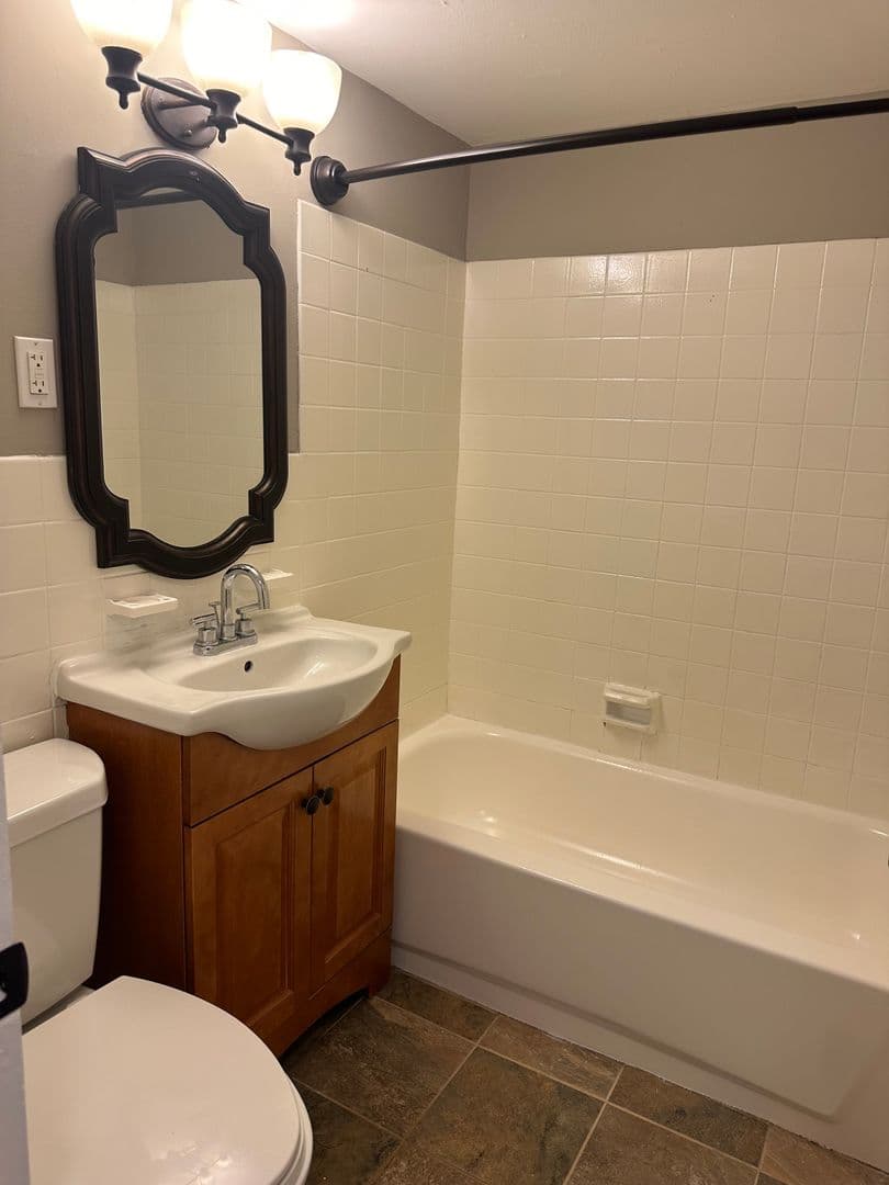 Easton Apartment: 600 Canal Street