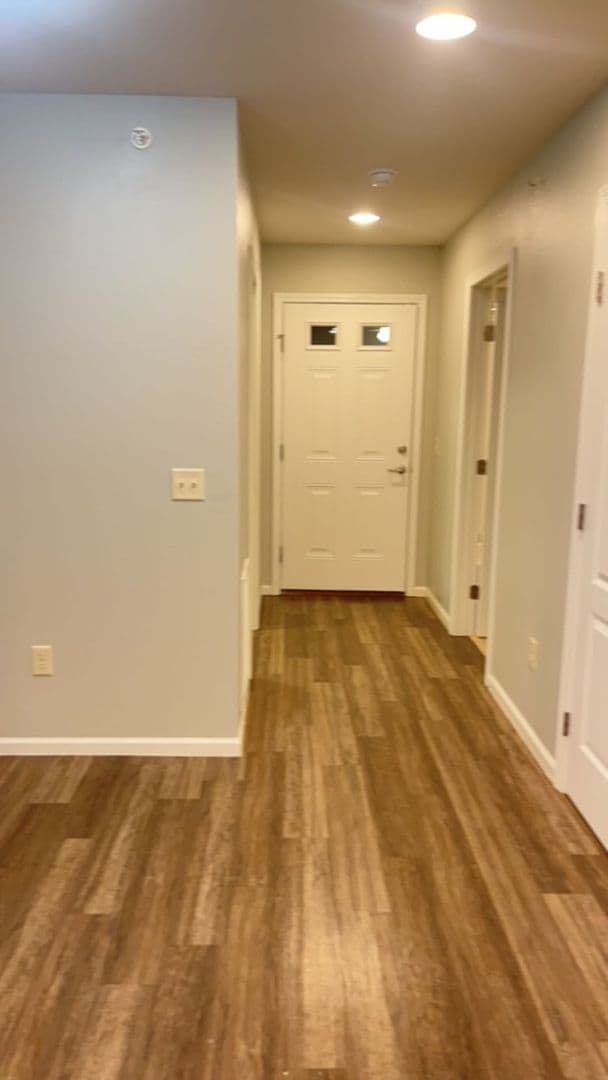 Newton Apartment: 704 Cottonwood Crossing Drive