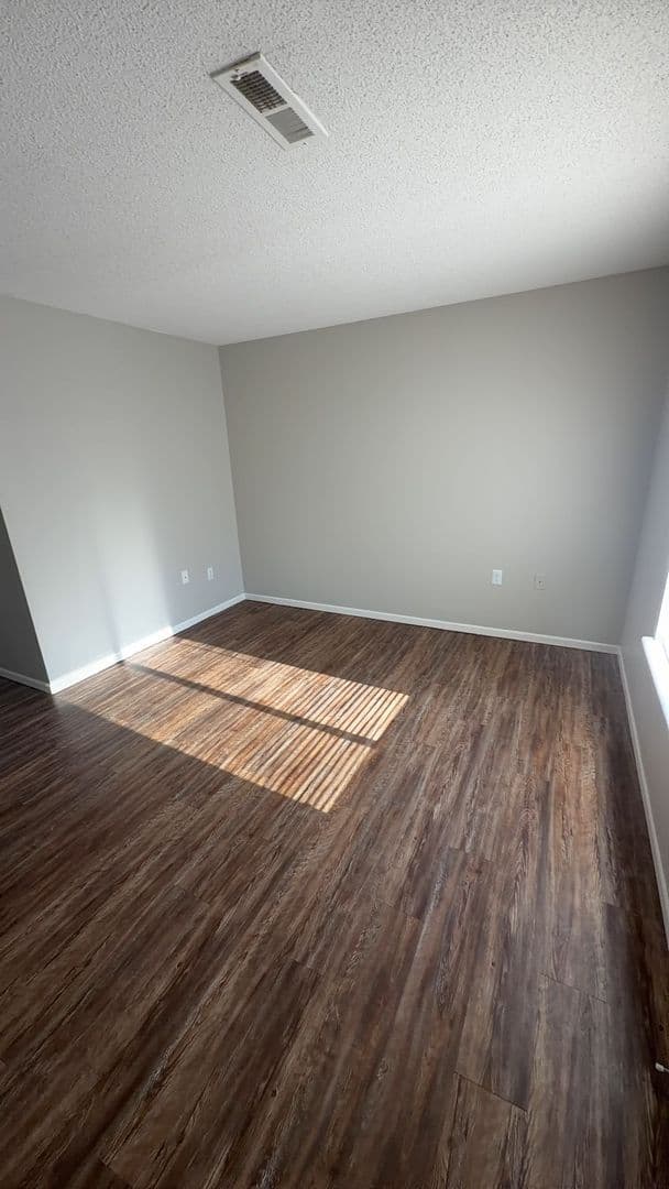 Mulvane Apartment: 340 E Rock Rd Ct