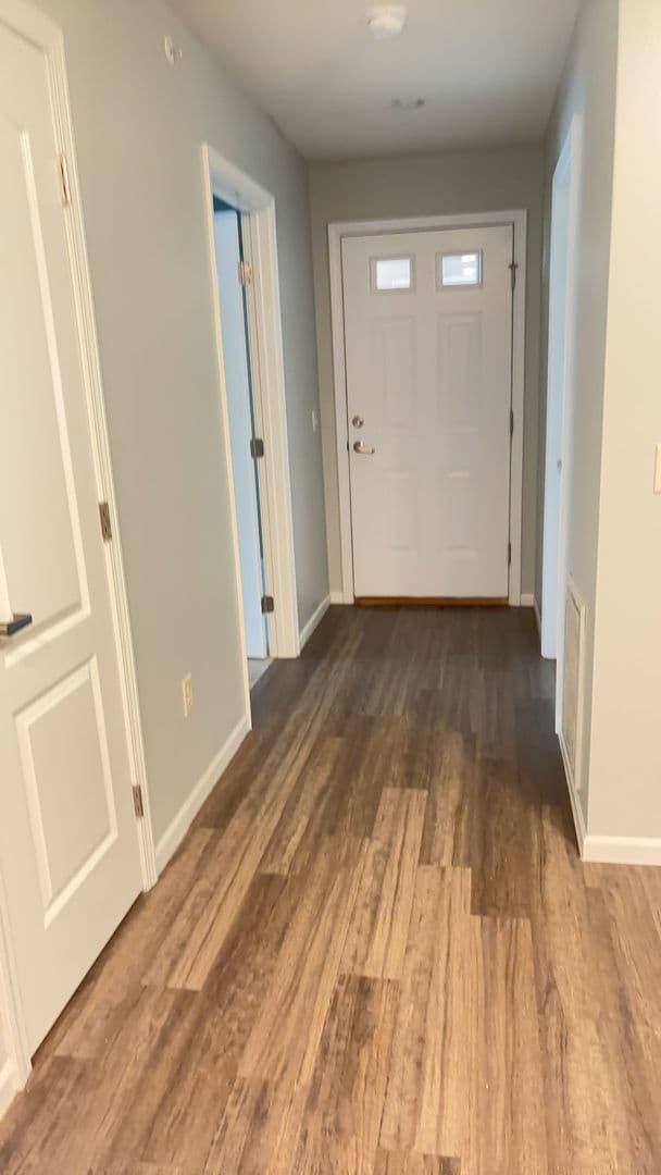 Newton Apartment: 704 Cottonwood Crossing Drive
