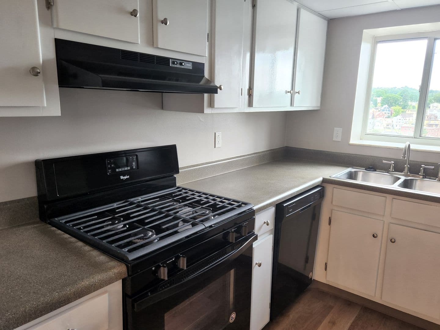 Carnegie Apartment: 834 Washington Avenue
