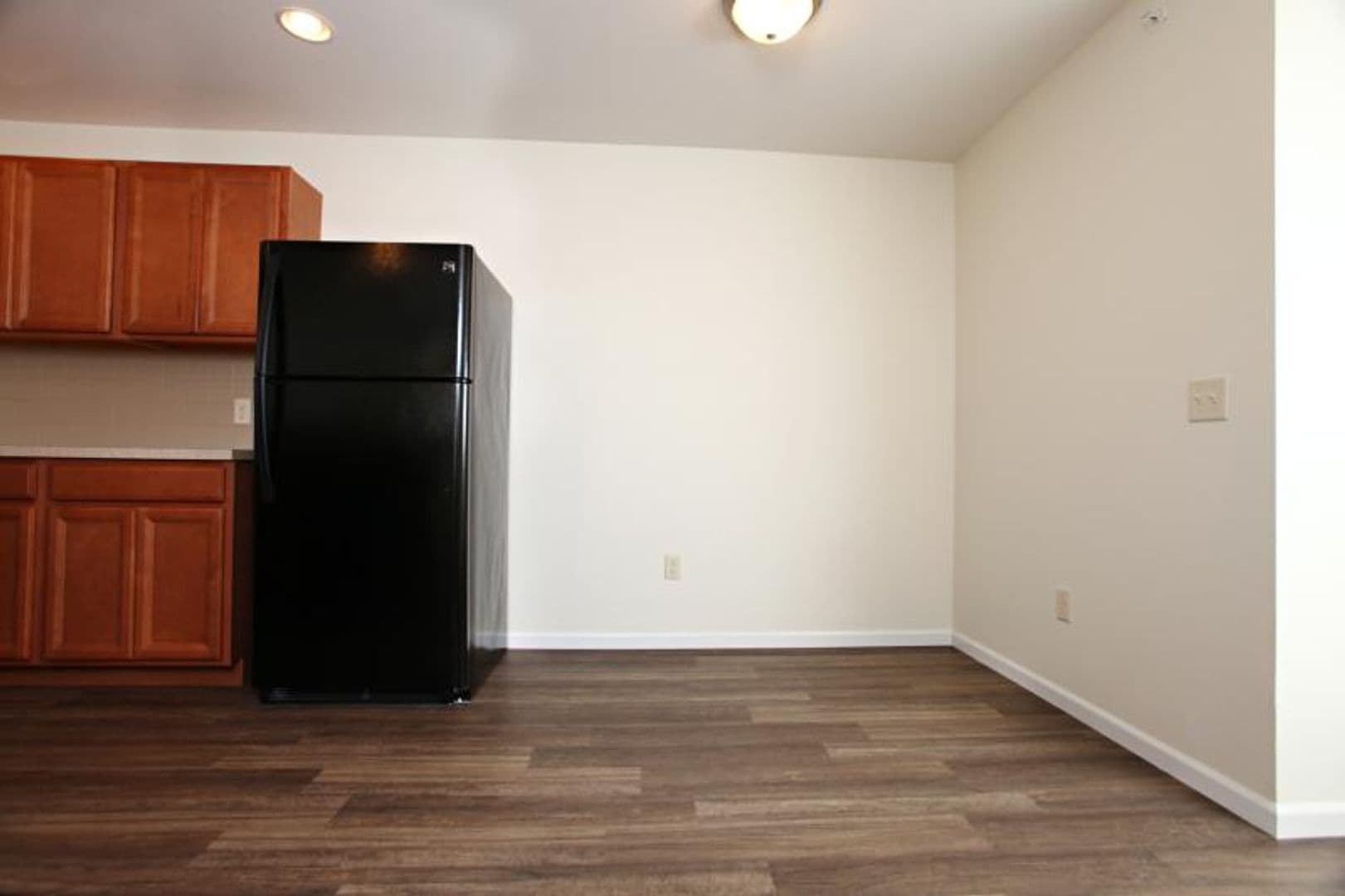 Newton Apartment: 704 Cottonwood Crossing Drive