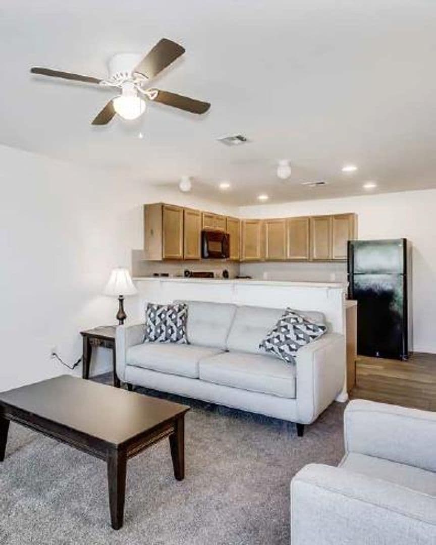 Newton Apartment: 704 Cottonwood Crossing Drive