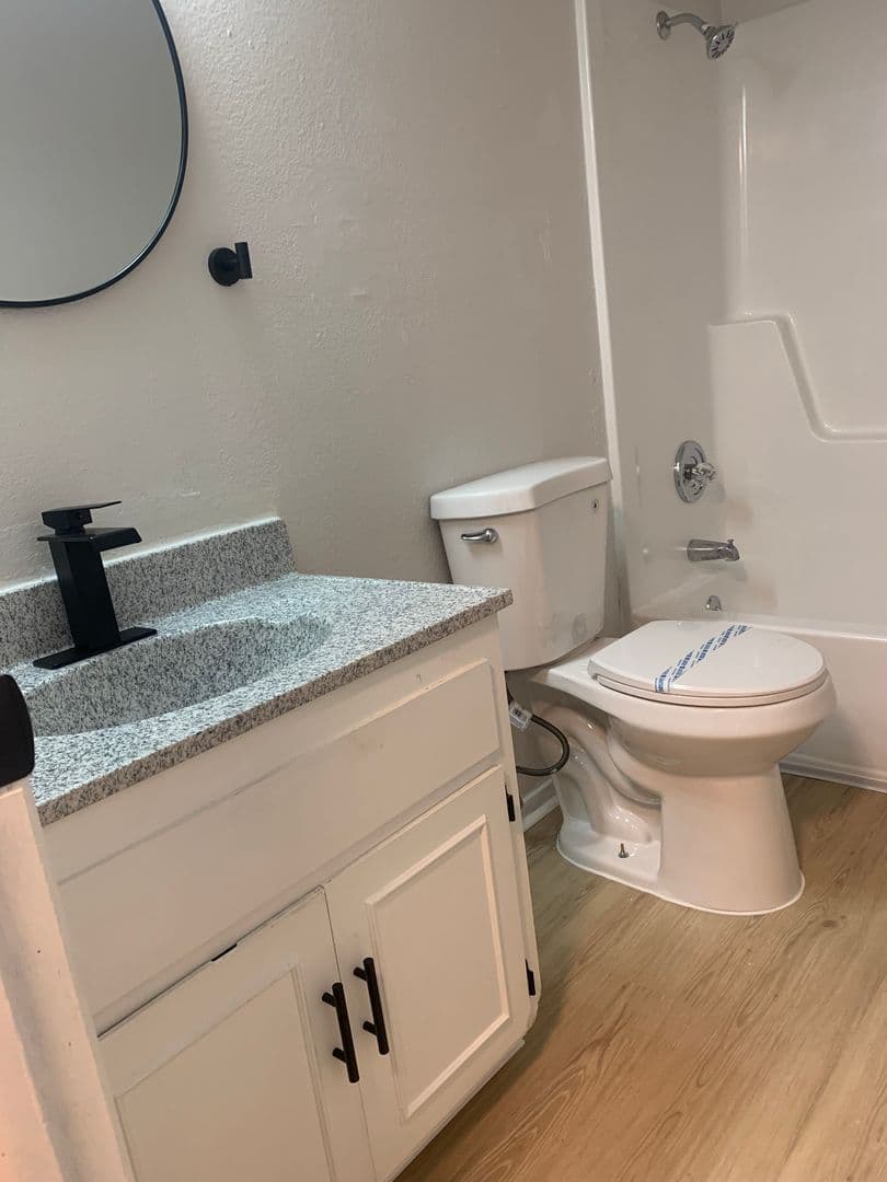 Wichita Apartment: 2355 E. Pawnee