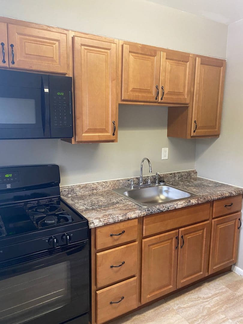Topton Apartment: 125-135 W Palm/Franklin Street