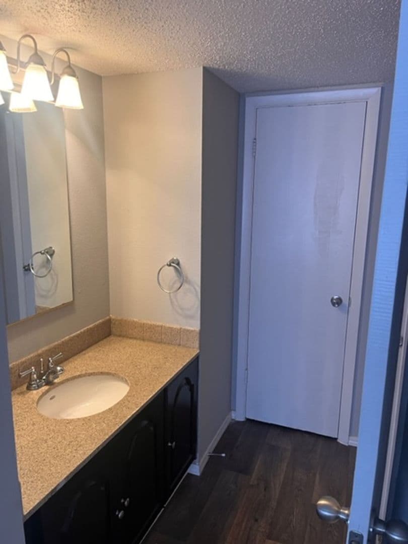 Wichita Apartment: 1000 S Woodlawn Street