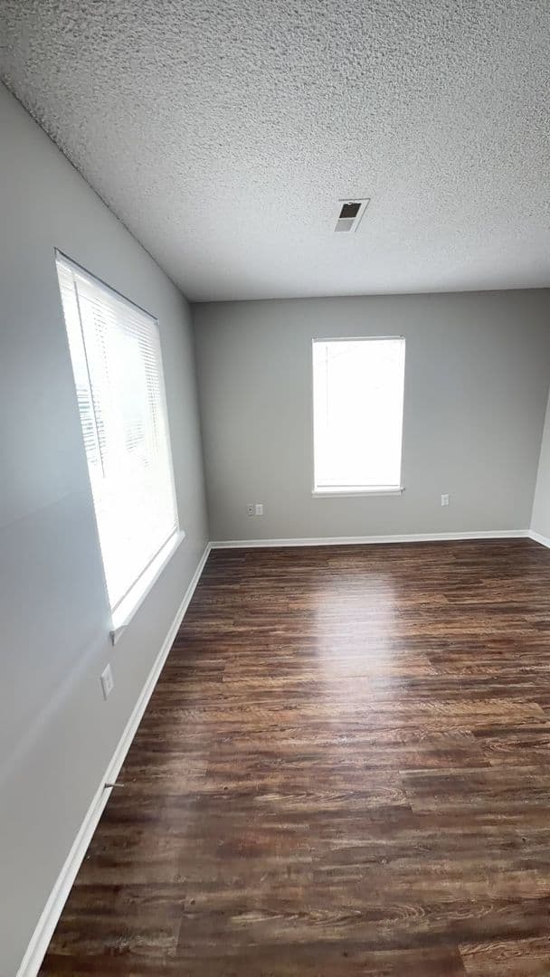 Mulvane Apartment: 340 E Rock Rd Ct