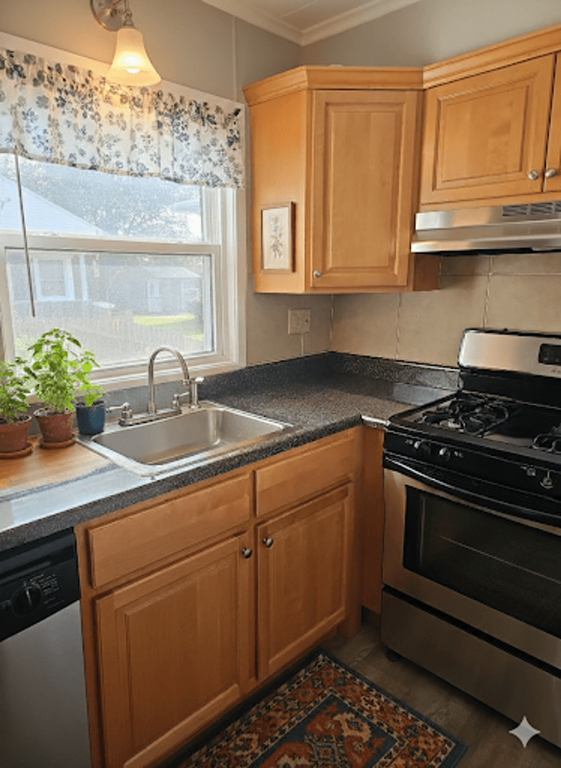 York Townhome: 433 Piedmont Circle