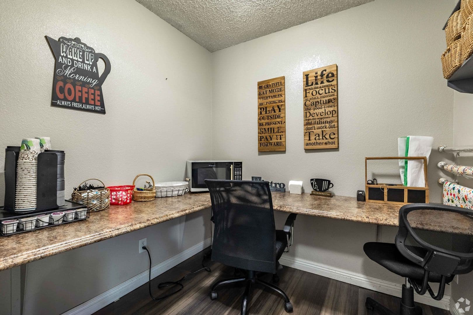 Wichita Apartment: 6747 W Par Ln