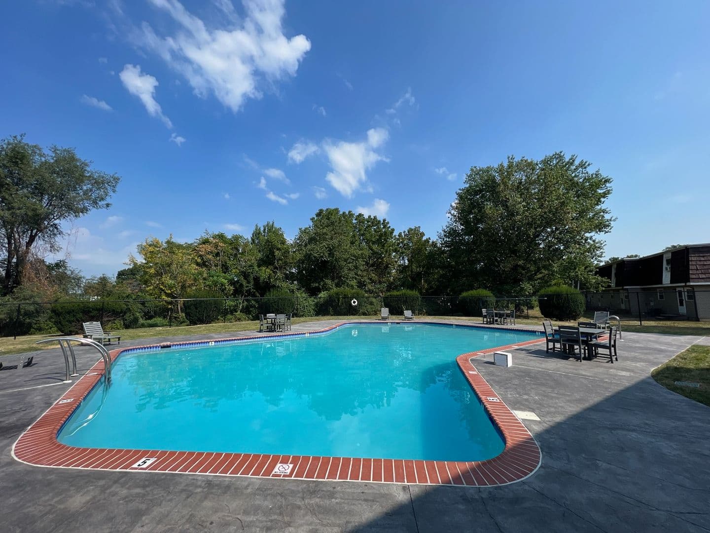 York Townhome: 433 Piedmont Circle