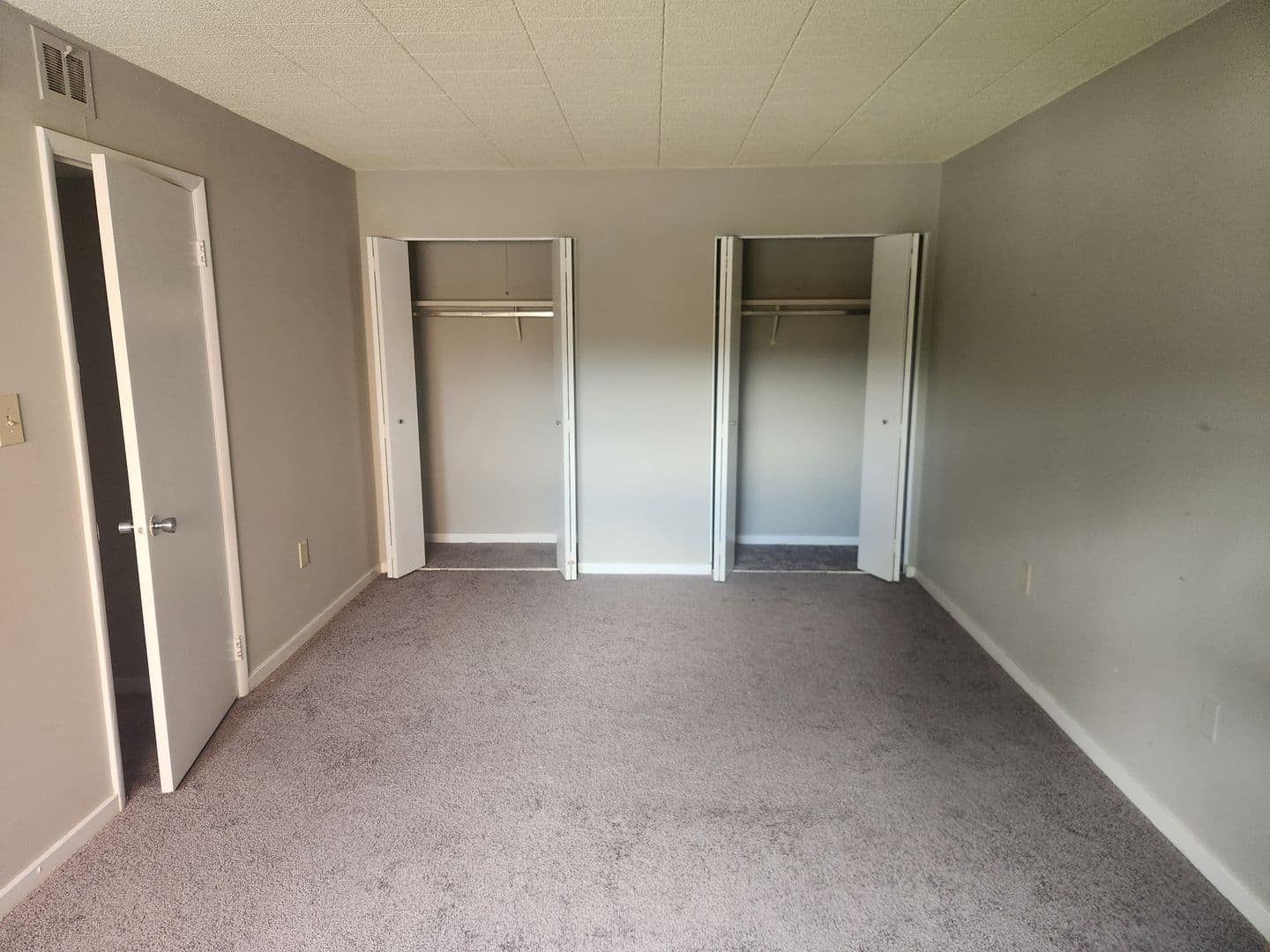 Carnegie Apartment: 834 Washington Avenue