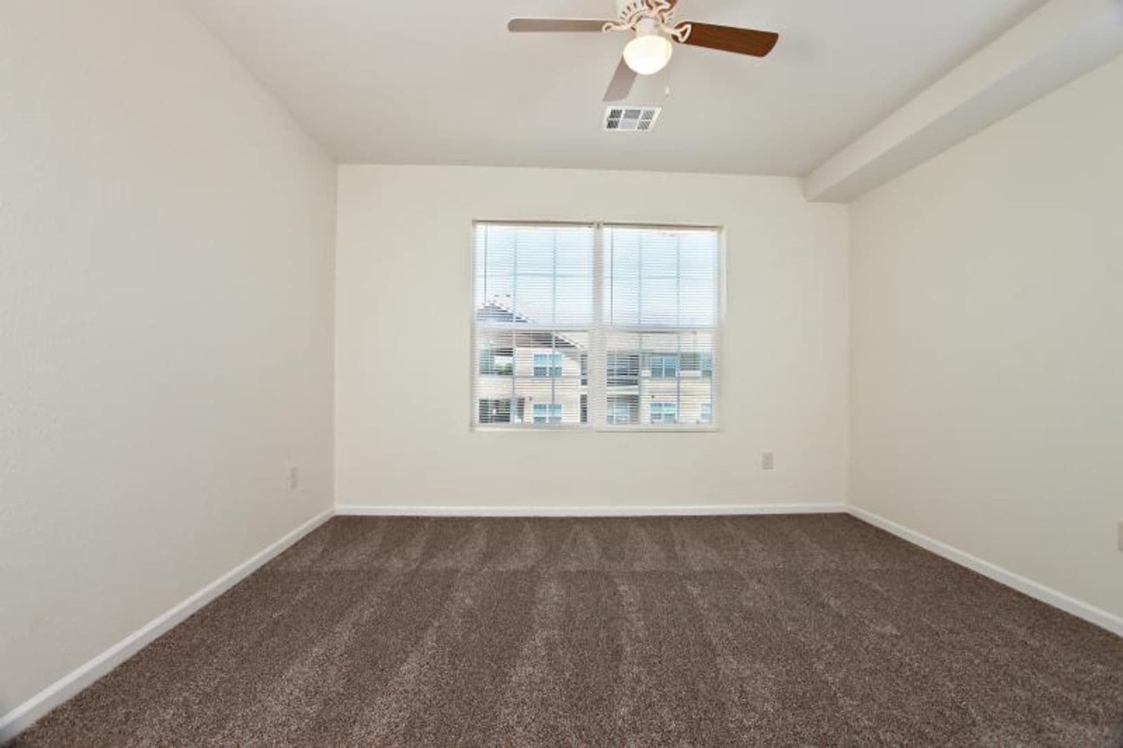 Newton Apartment: 704 Cottonwood Crossing Drive