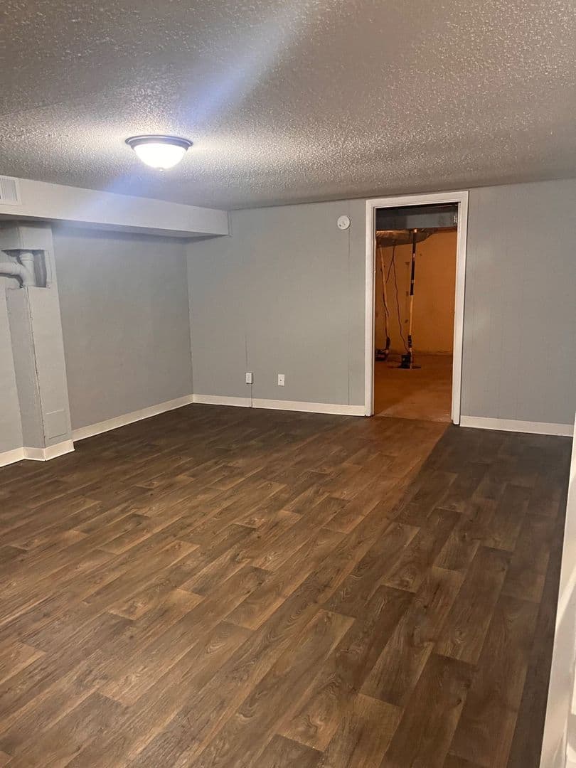 Wichita Apartment: 1000 S Woodlawn Street