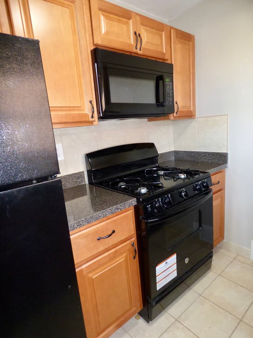 Easton Apartment: 102-282 Rock Street