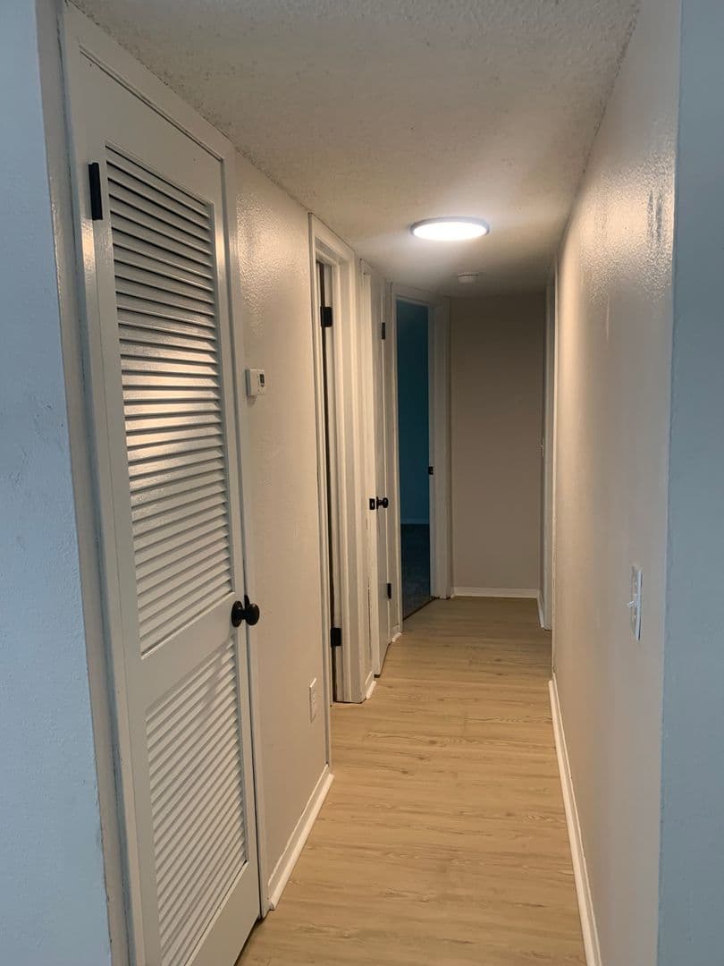 Wichita Apartment: 2355 E. Pawnee