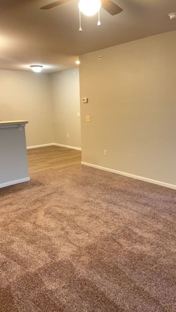 Newton Apartment: 704 Cottonwood Crossing Drive