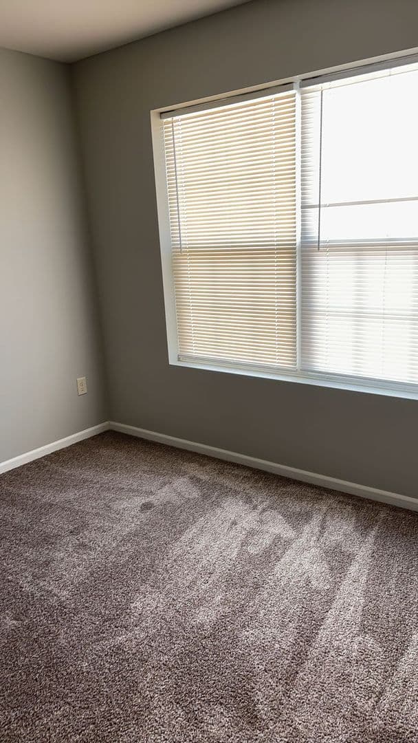 Newton Apartment: 704 Cottonwood Crossing Drive