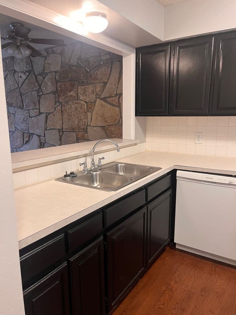 Wichita Apartment: 1000 S Woodlawn Street