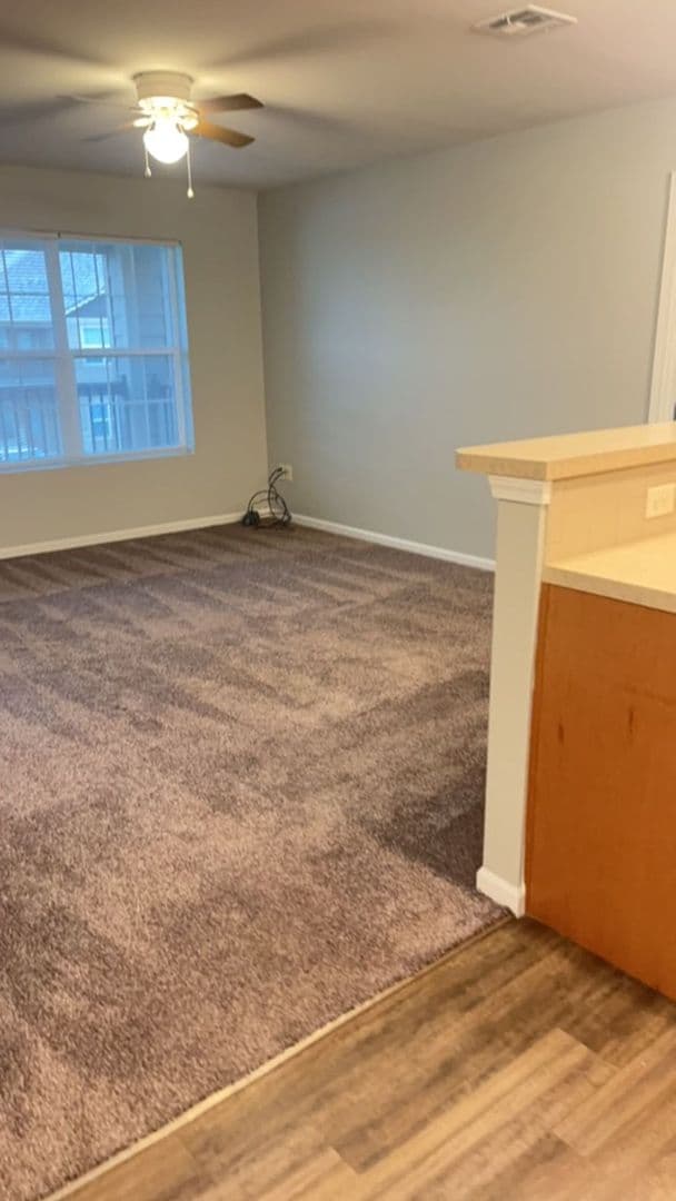 Newton Apartment: 704 Cottonwood Crossing Drive