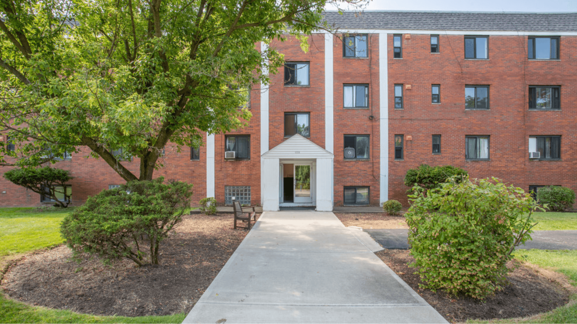 Pittsburgh Apartment: 1526 Parkline Drive