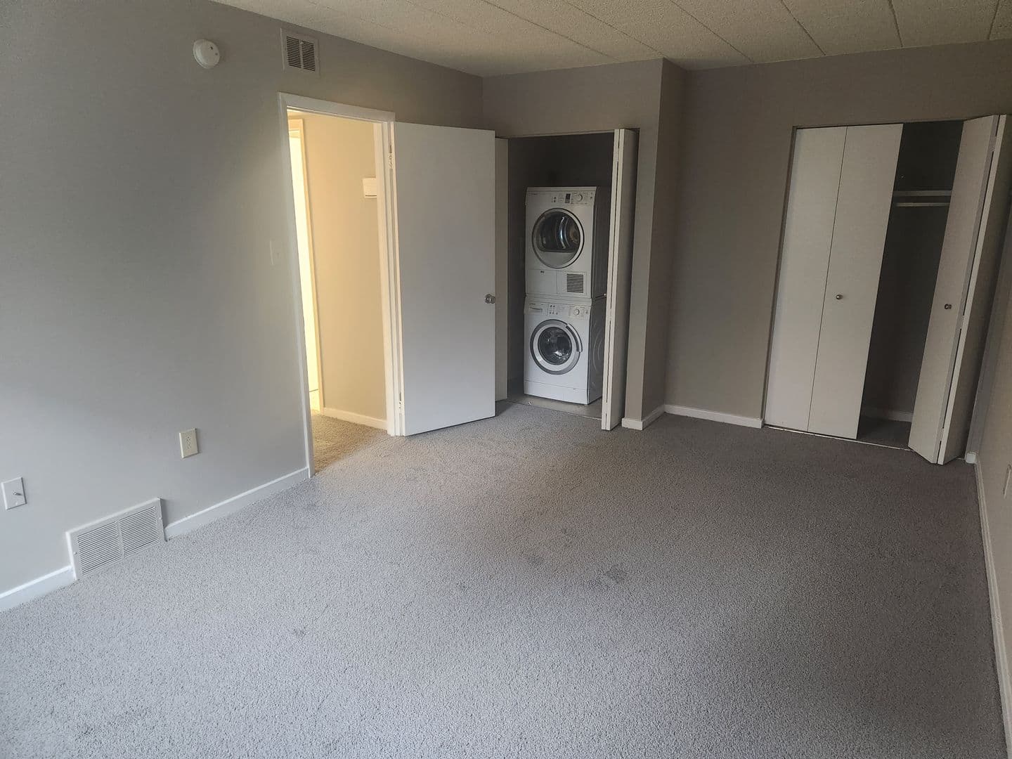 Carnegie Apartment: 834 Washington Avenue