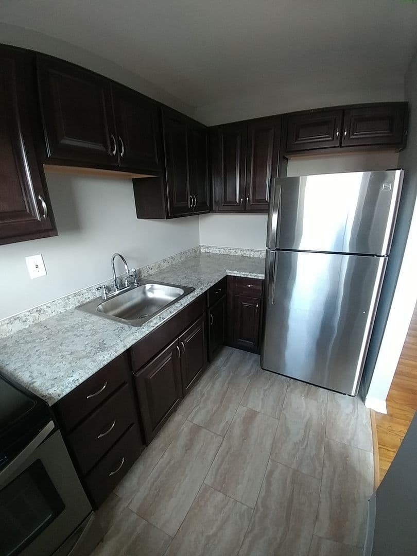 Temple Apartment: 412 Euclid Ave