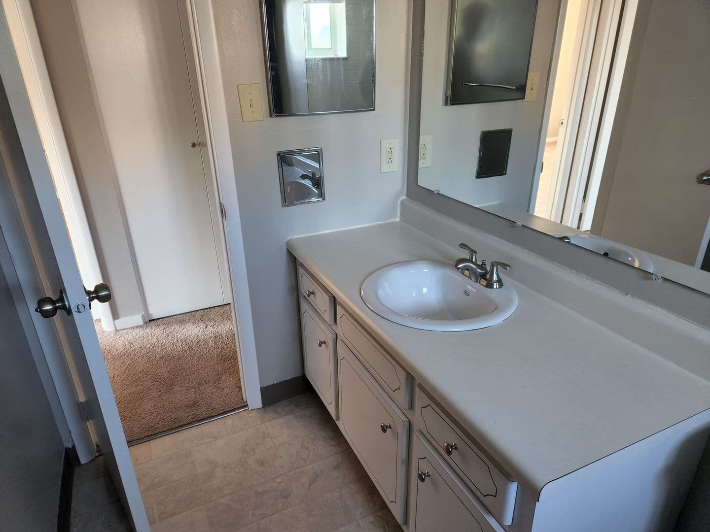 Carnegie Apartment: 834 Washington Avenue