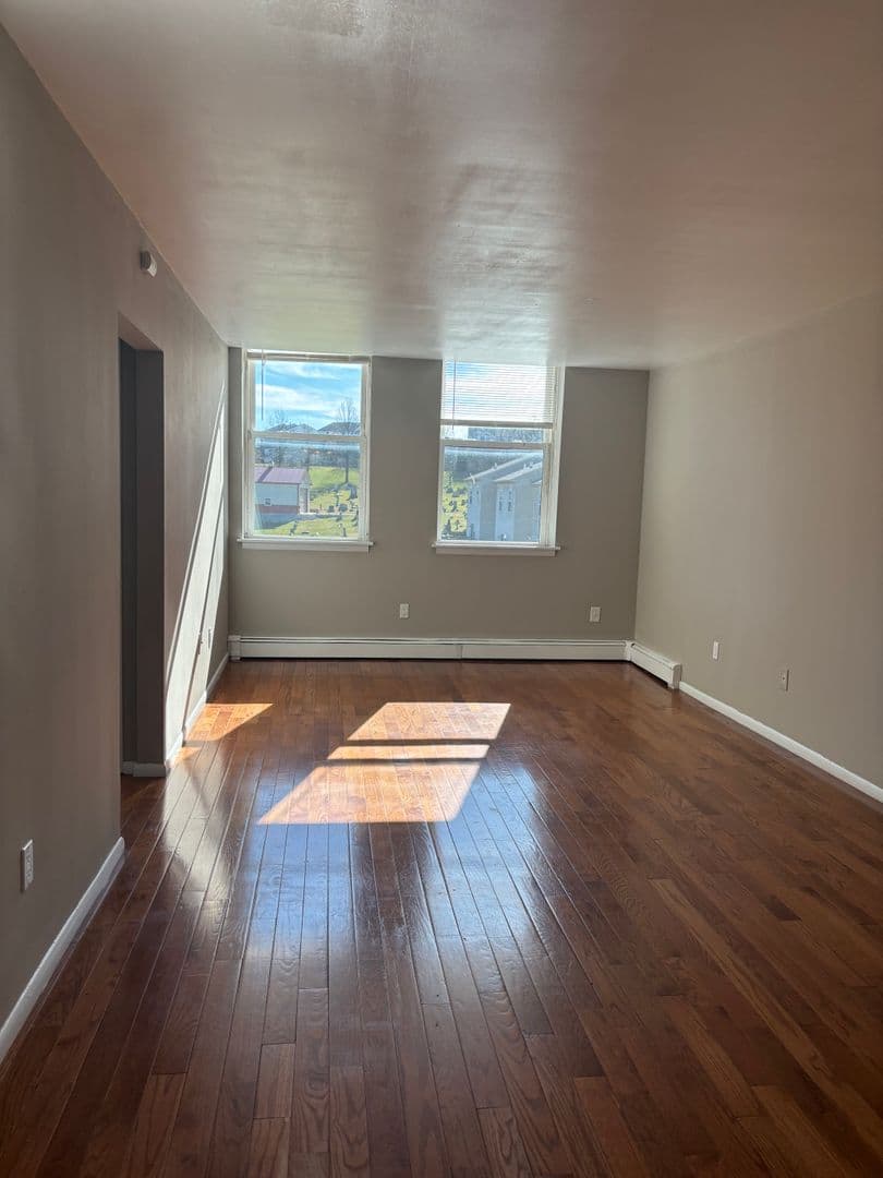 Freemansburg Apartment: 321 Monroe Street